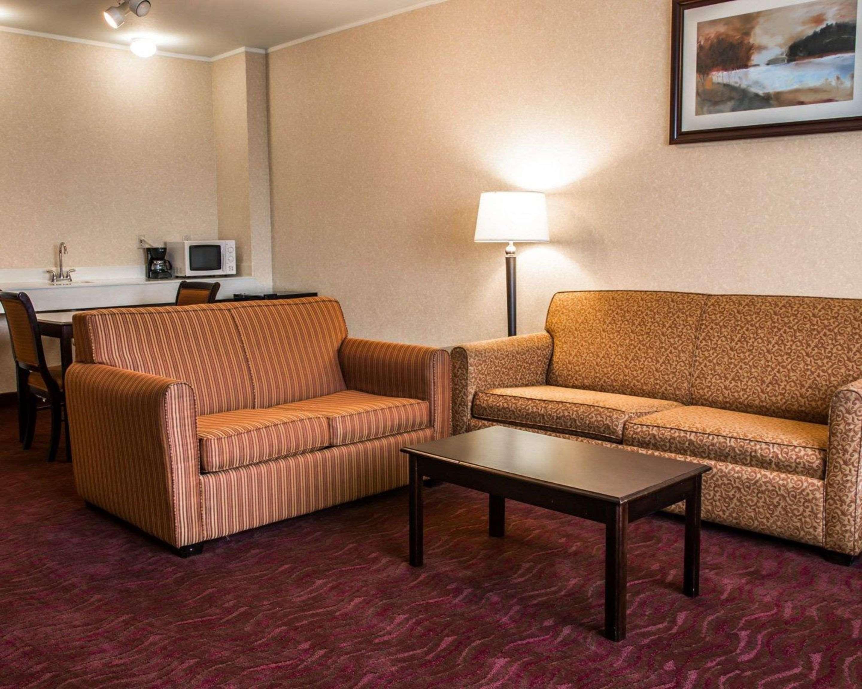 American Inn & Suites Waterford Eksteriør billede