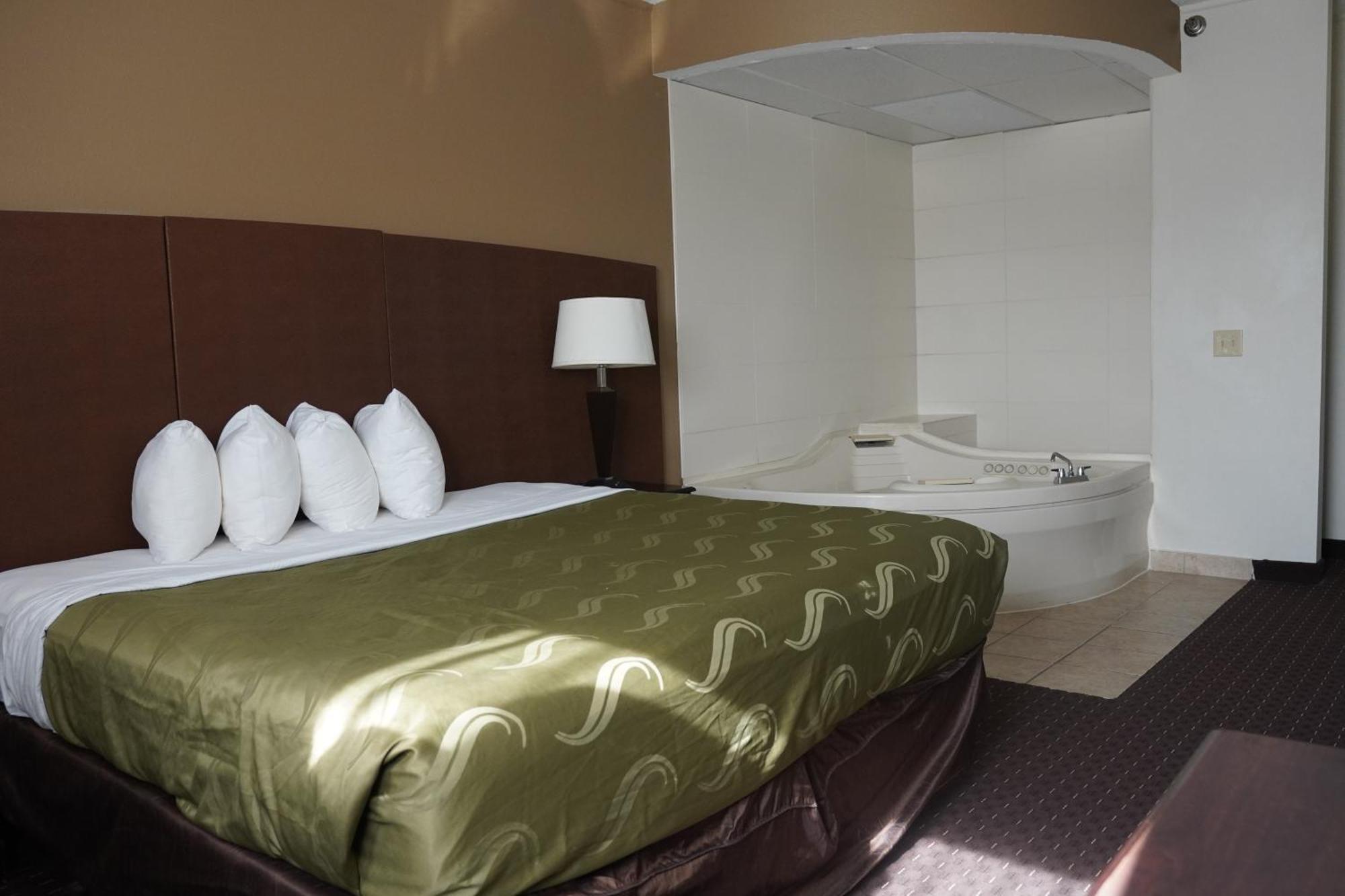 American Inn & Suites Waterford Eksteriør billede