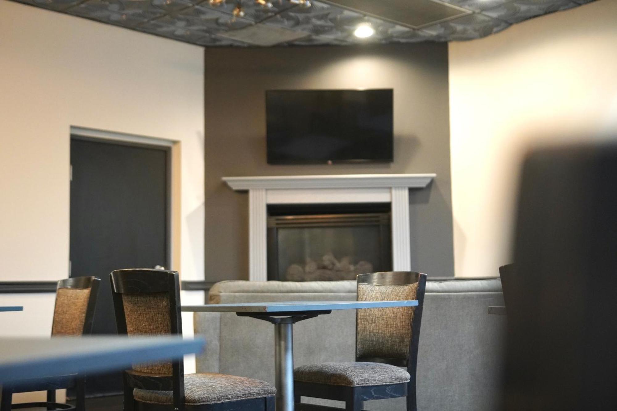 American Inn & Suites Waterford Eksteriør billede