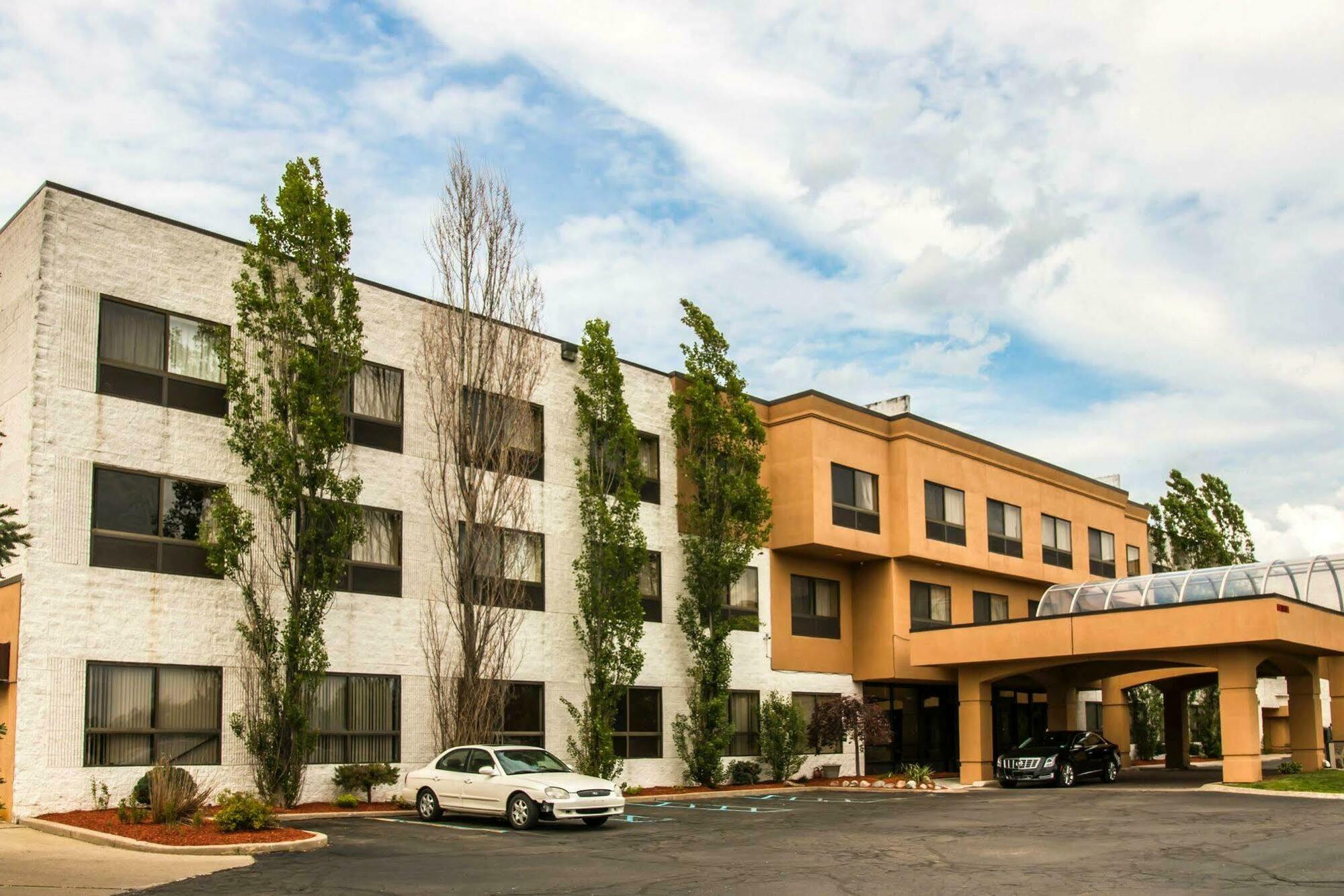 American Inn & Suites Waterford Eksteriør billede